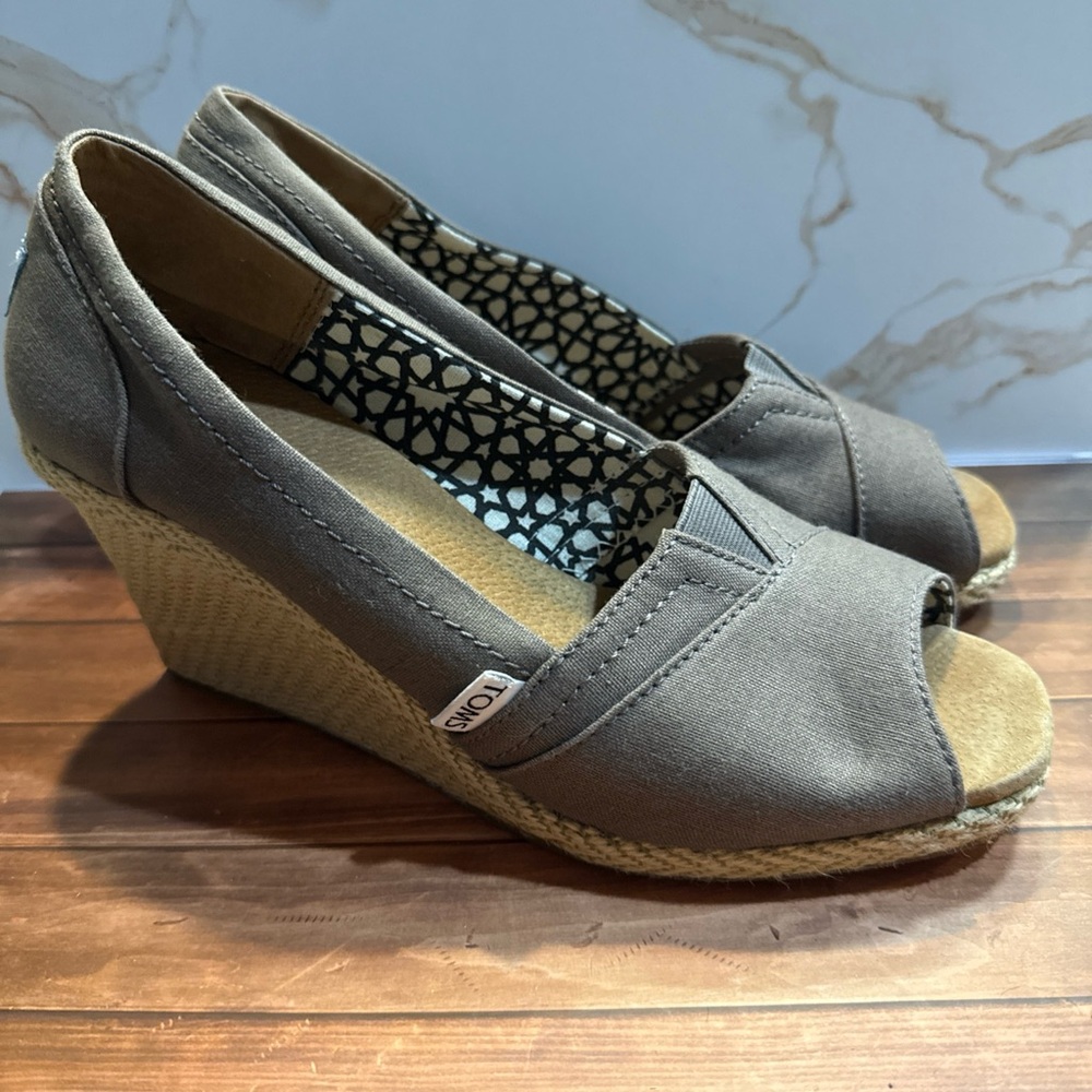 TOMS Women's Wedge Shoes size 9.5W